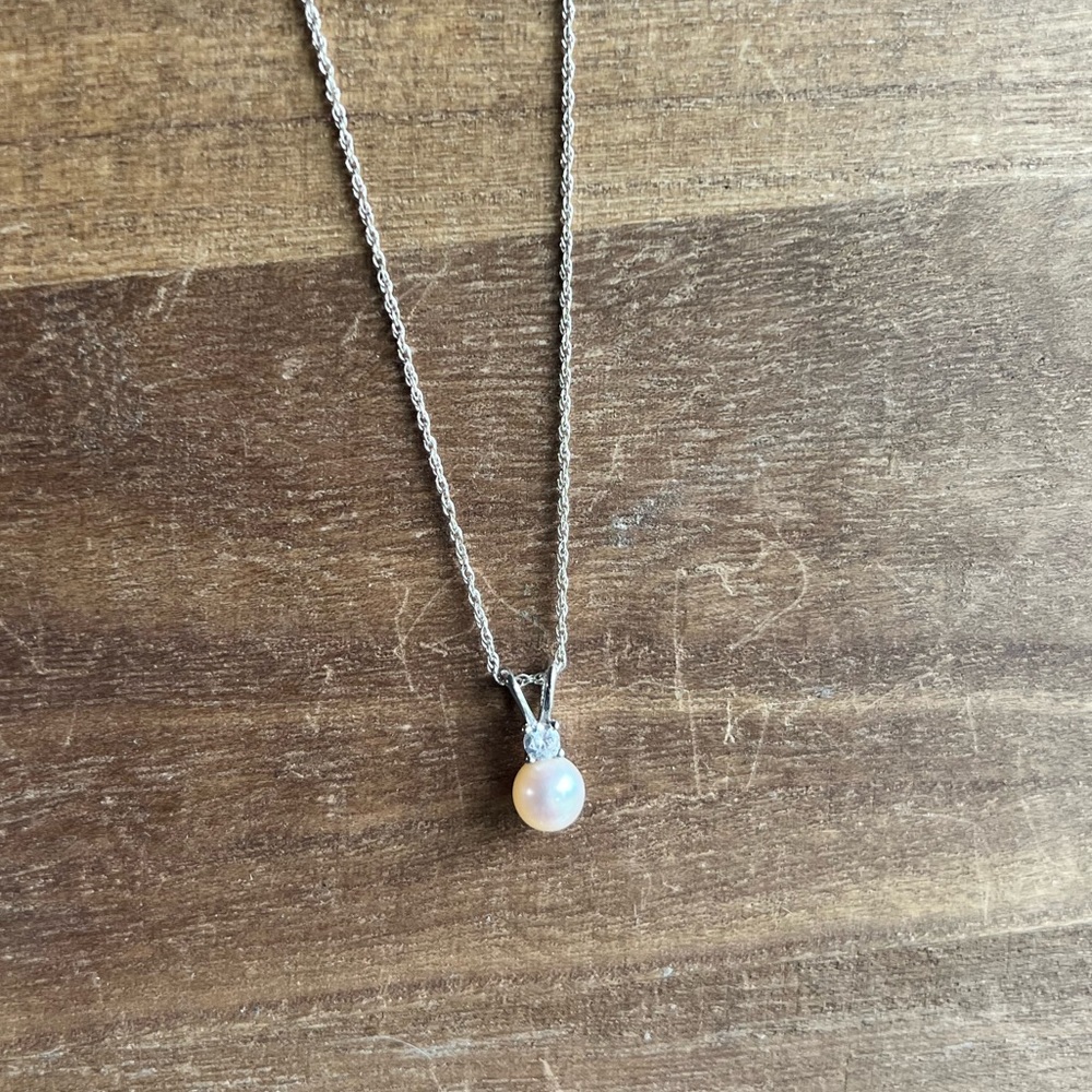 Vantel Pearls 3 Necklaces ans 1 extra charm